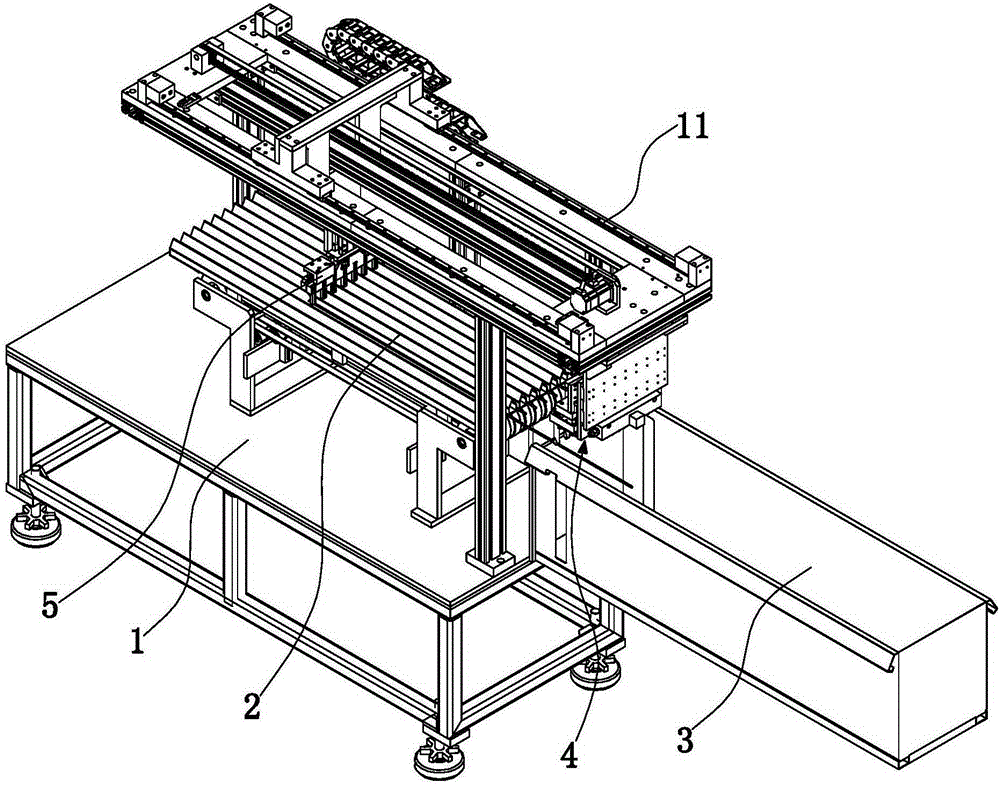 Feeding device of infusion apparatus assembling machine