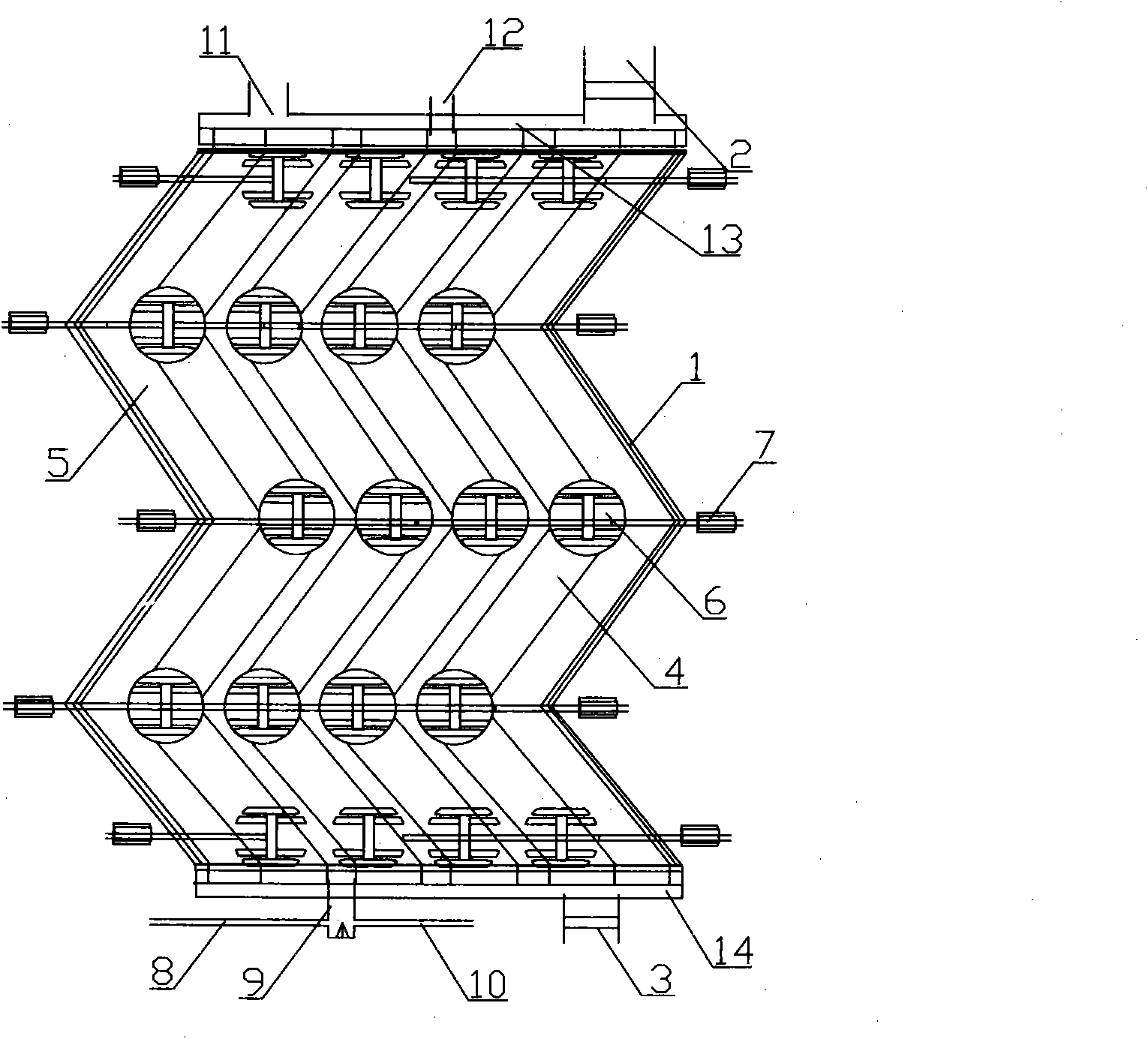 Gravity-pushed coal-material decomposing device