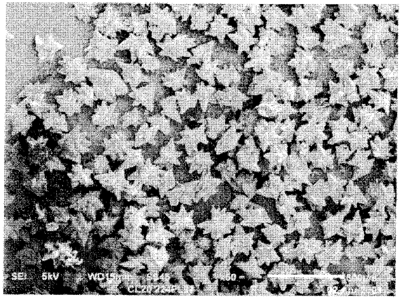 Suspensions of hexanitrohexaazaisowurtzitane crystals, production of said suspensions and production of pyrotechnic objects