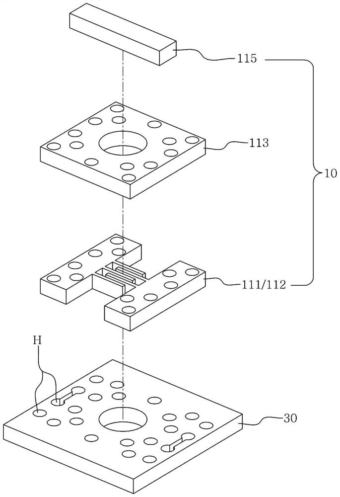 Electronic device attachable to skin and manufacturing method therefor