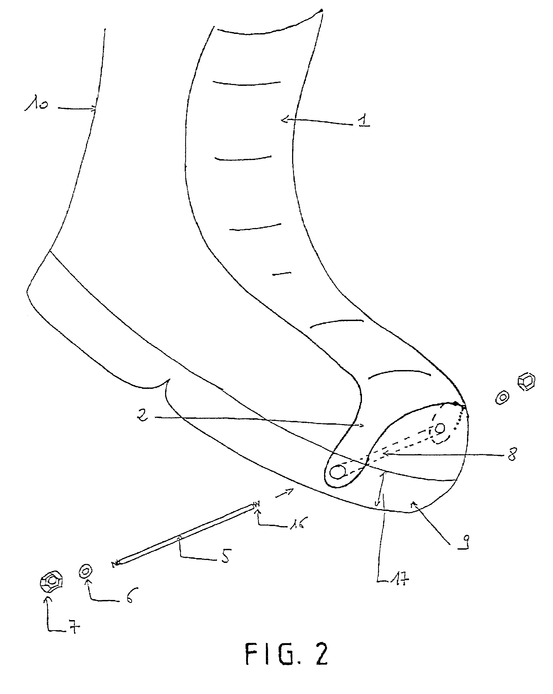 Movable cover for rigidifying and/ or protecting the front face of an article of footwear, such as a snowboard boot