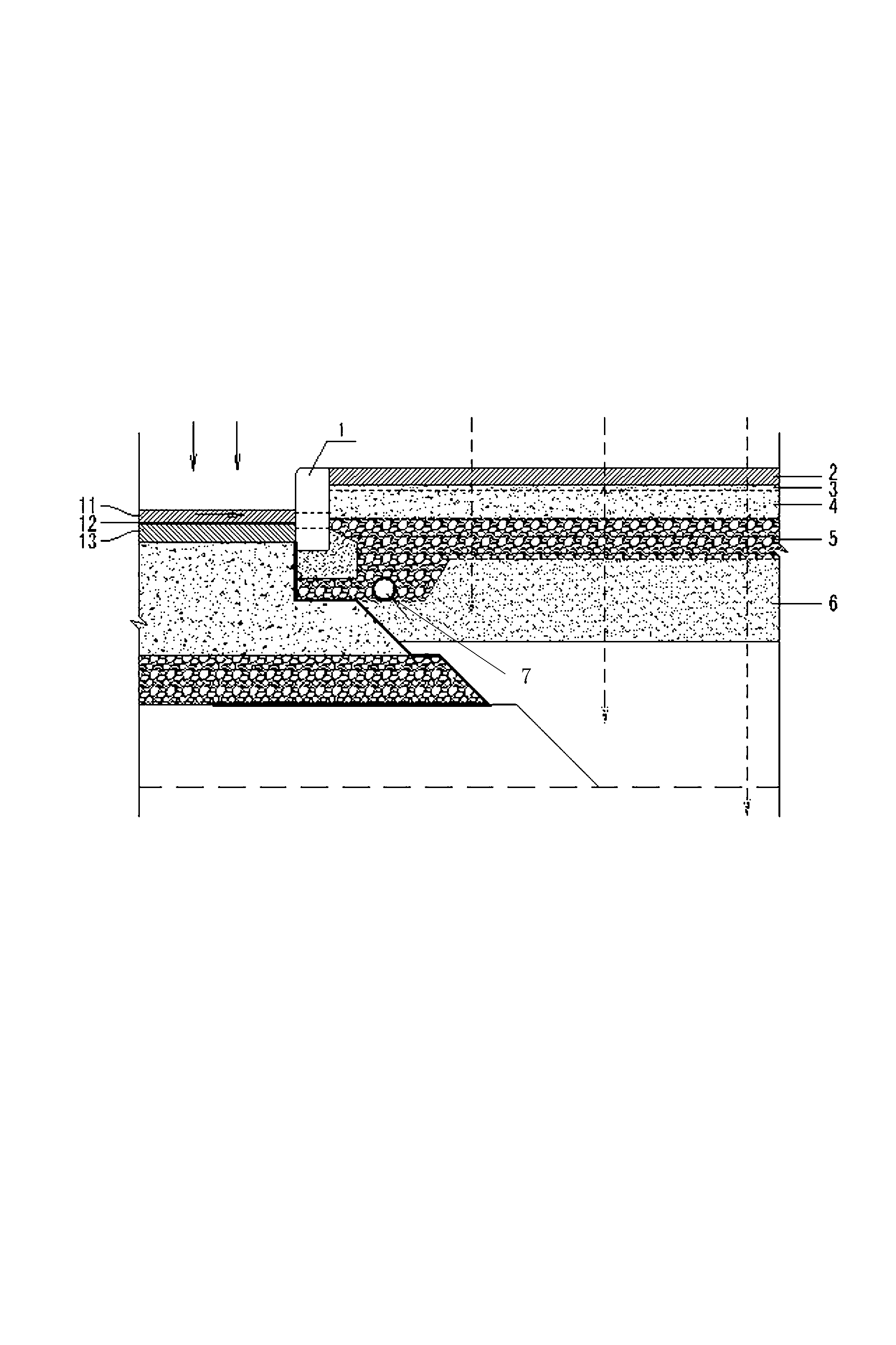 Road pavement draining method and drainage structure system