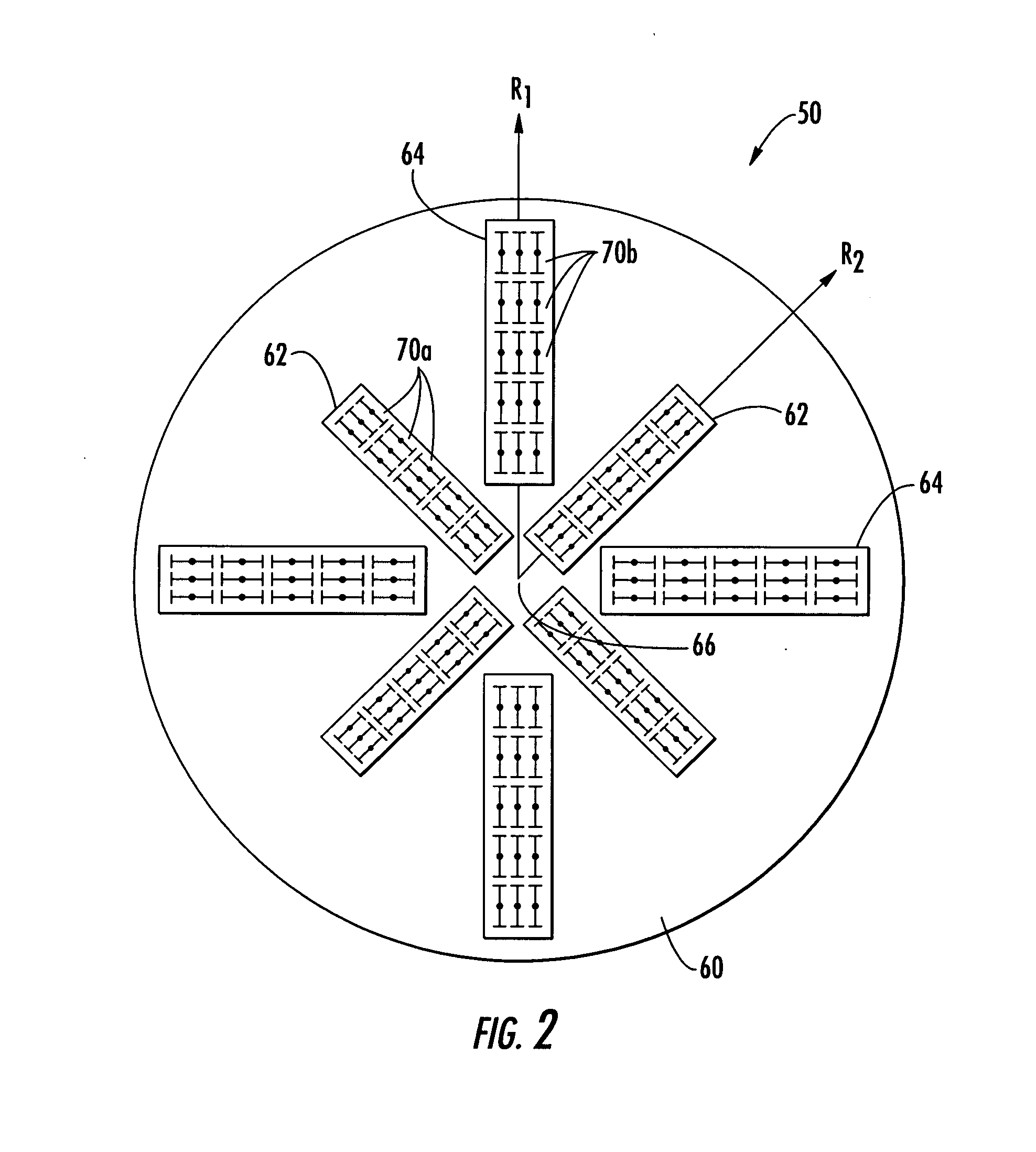 Multiband radially distributed phased array antenna with a sloping ground plane and associated methods