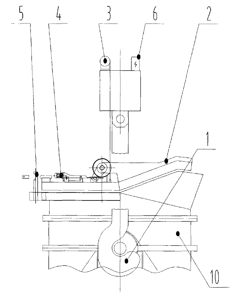 A special spreader with heat-insulating cover for traveling with molten iron