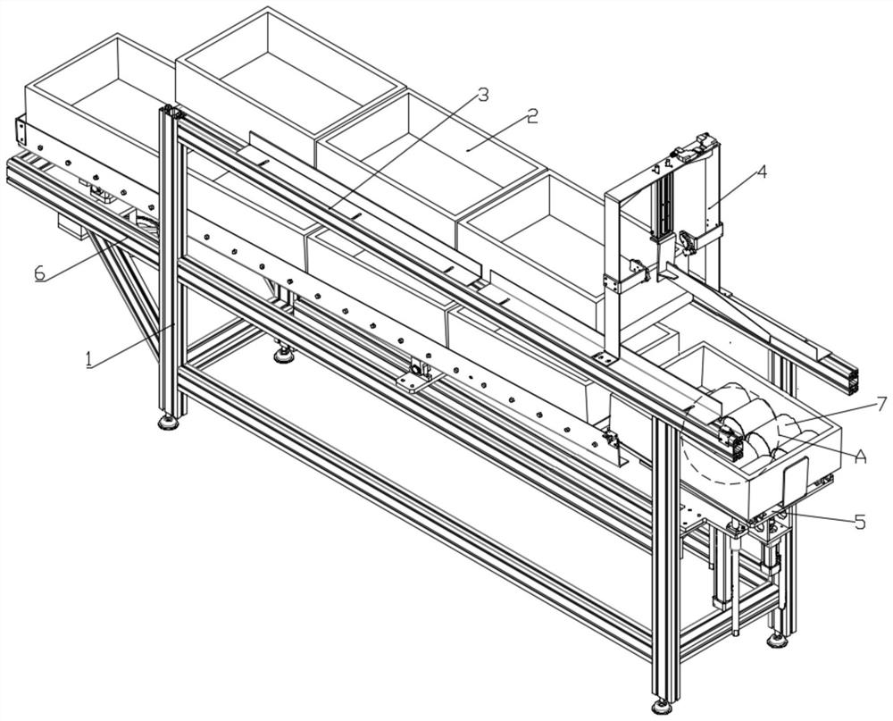 Automatic discharging device for three-way catalyst packaging assembly