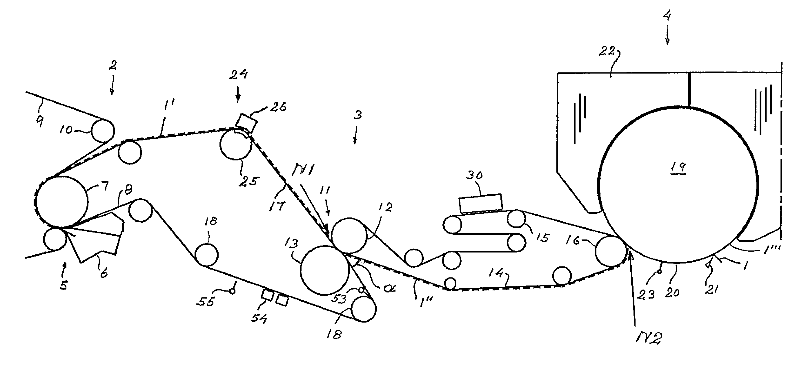 Tissue papermaking machine and a method of manufacturing a tissue paper web