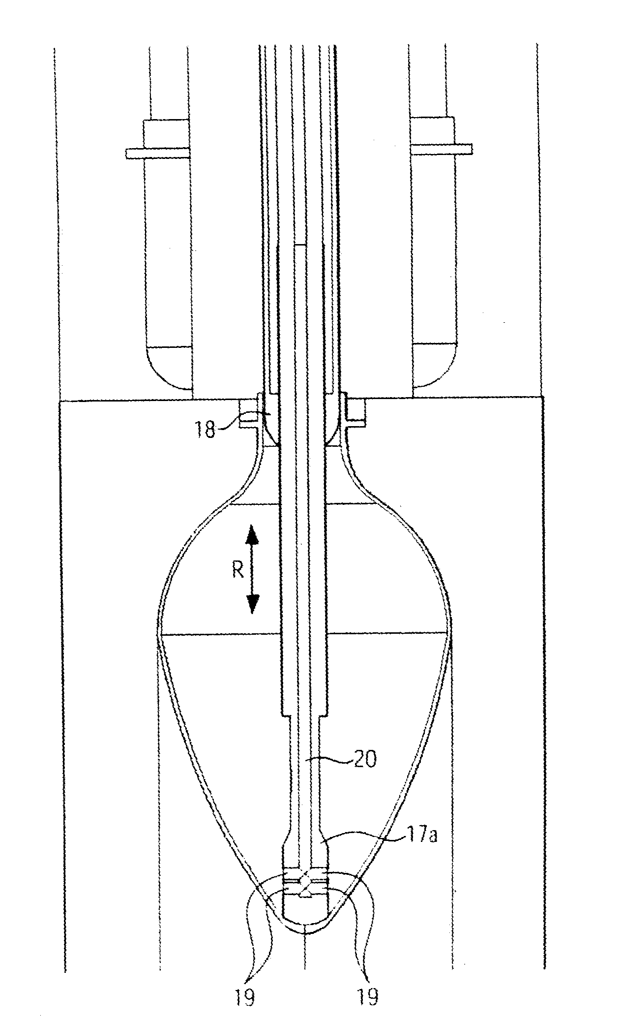 Device and Method for Manufacturing Plastic Containers