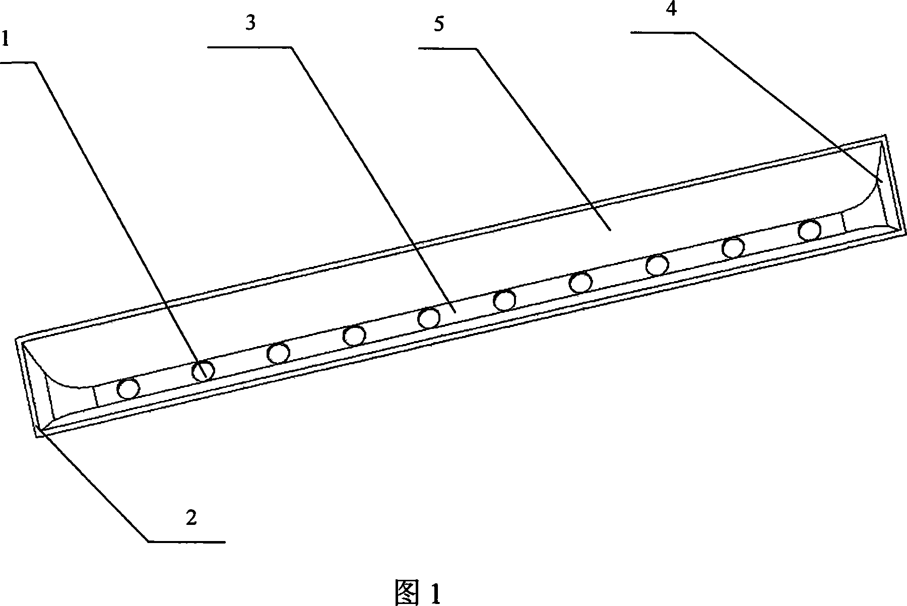 Highly effective slot-shaped reflective cover and its uses in LED road lamp