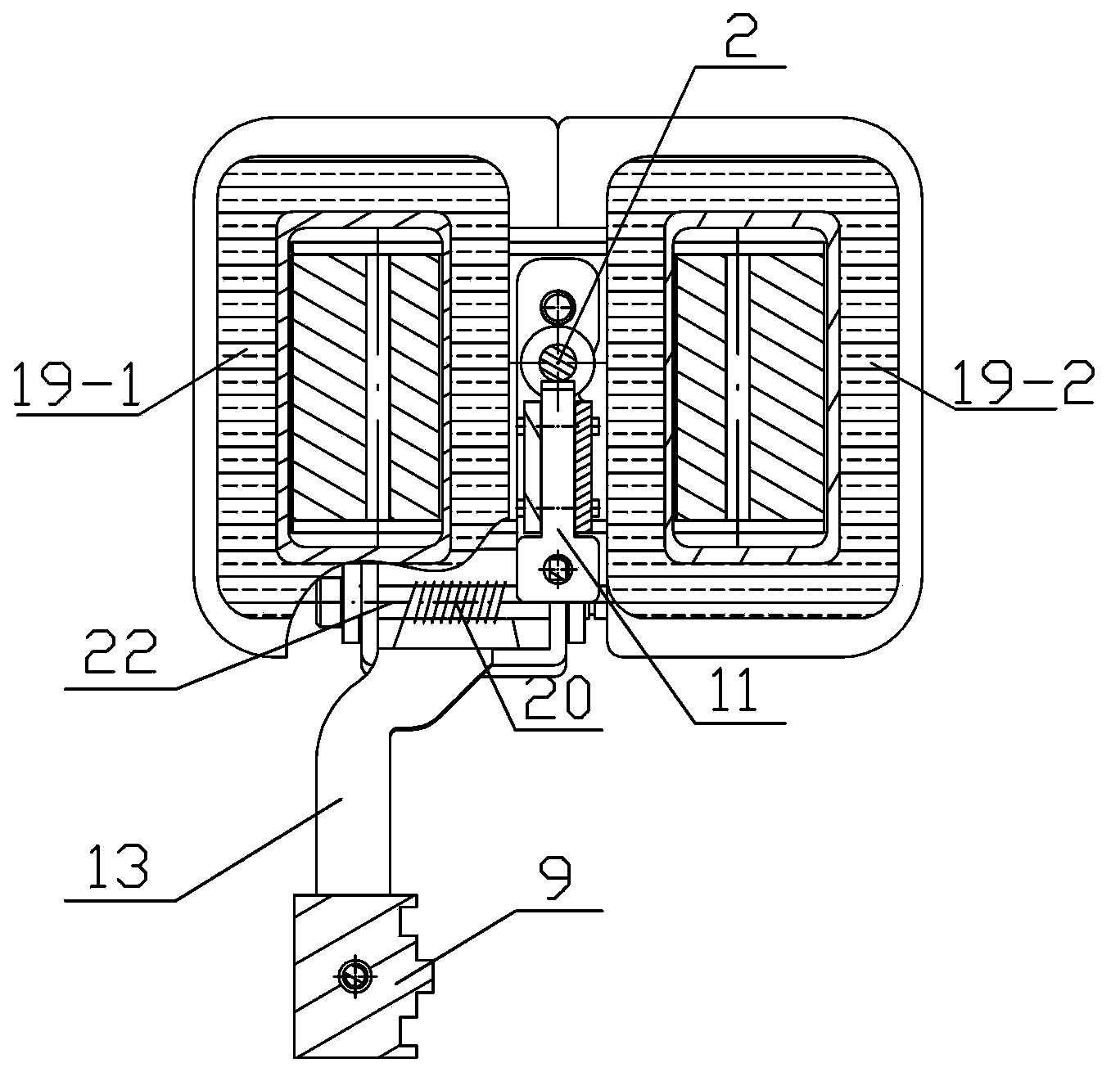 Straight-movement AC(Alternating Current) contactor with lock catch arranged at center