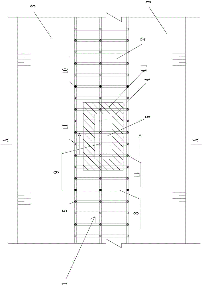 Cofferdam island type foundation pit structure and method for canal lining repairing under condition of uninterrupted water delivery