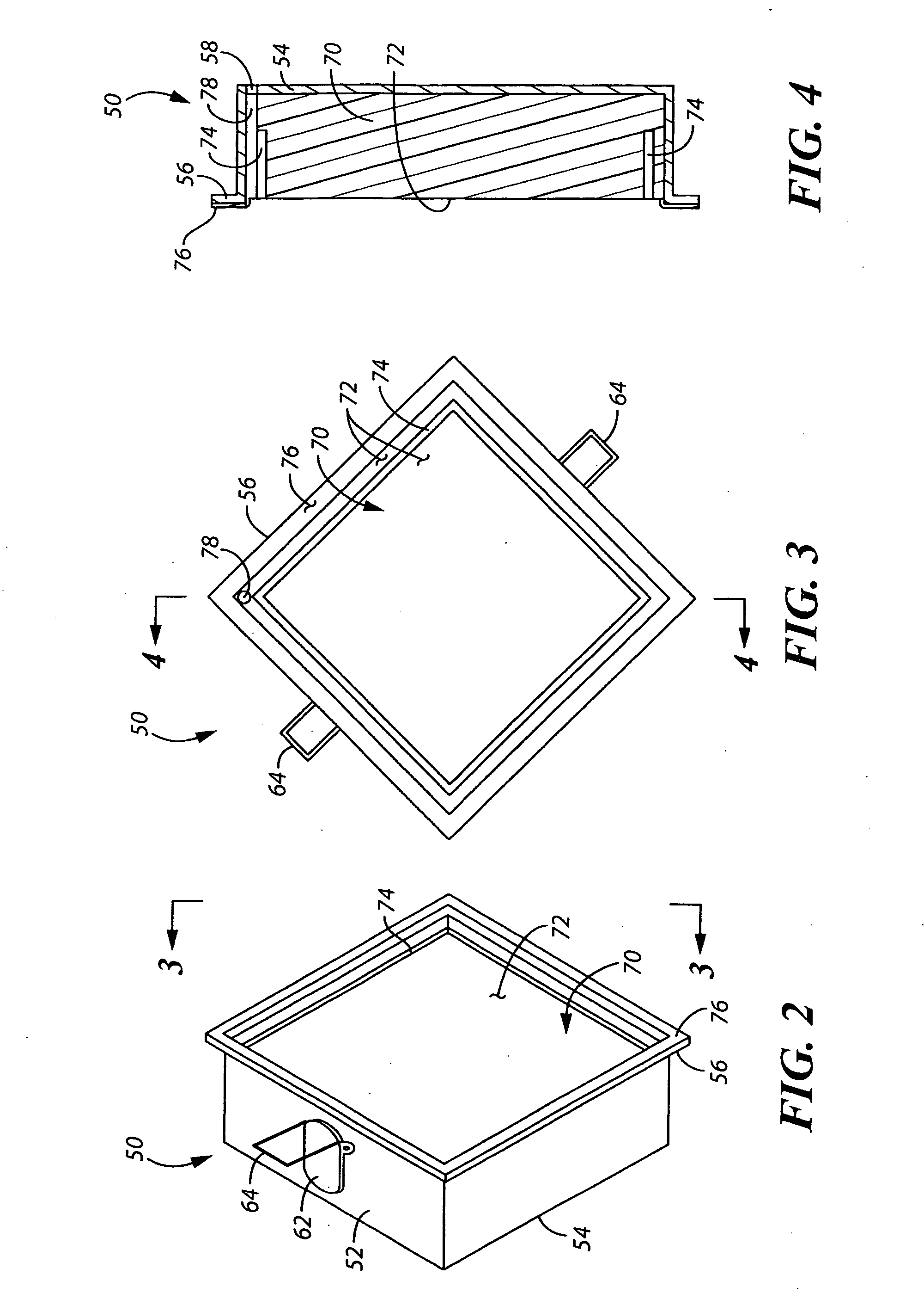 Structural building component having a decorative overmolding, apparatus for fabricating such an article and its method of manufacture
