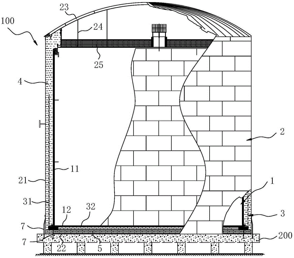 Metal full-volume storage tank with secondary container protecting layer