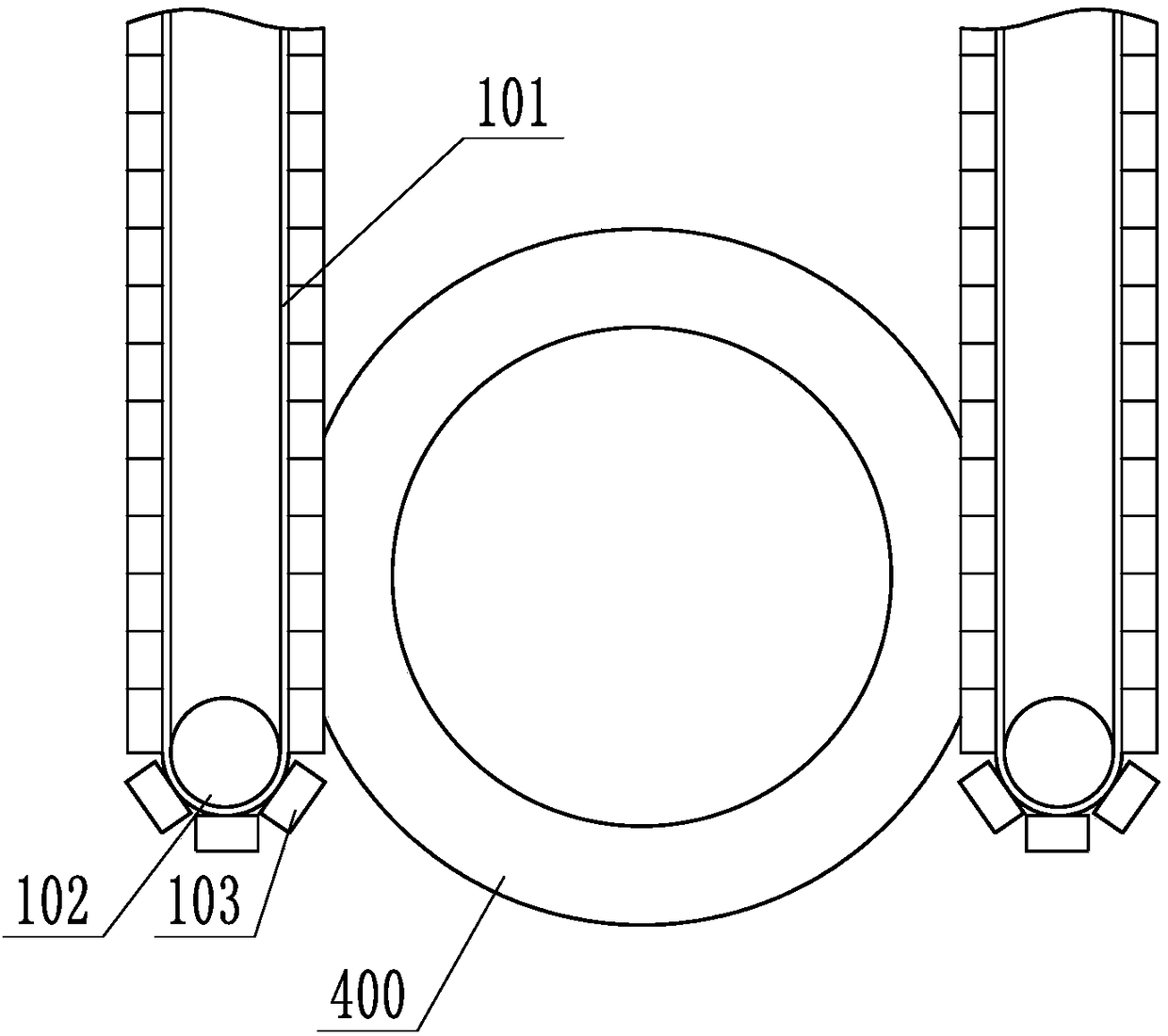 Inclined conveyor bearing outer ring cleaning device