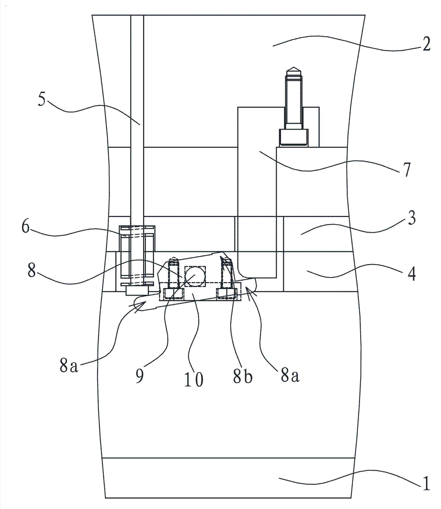 Mold capable of realizing delayed ejection and accelerated ejection simultaneously
