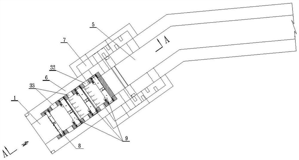 Single fishway outlet structure capable for realizing layered fish passing