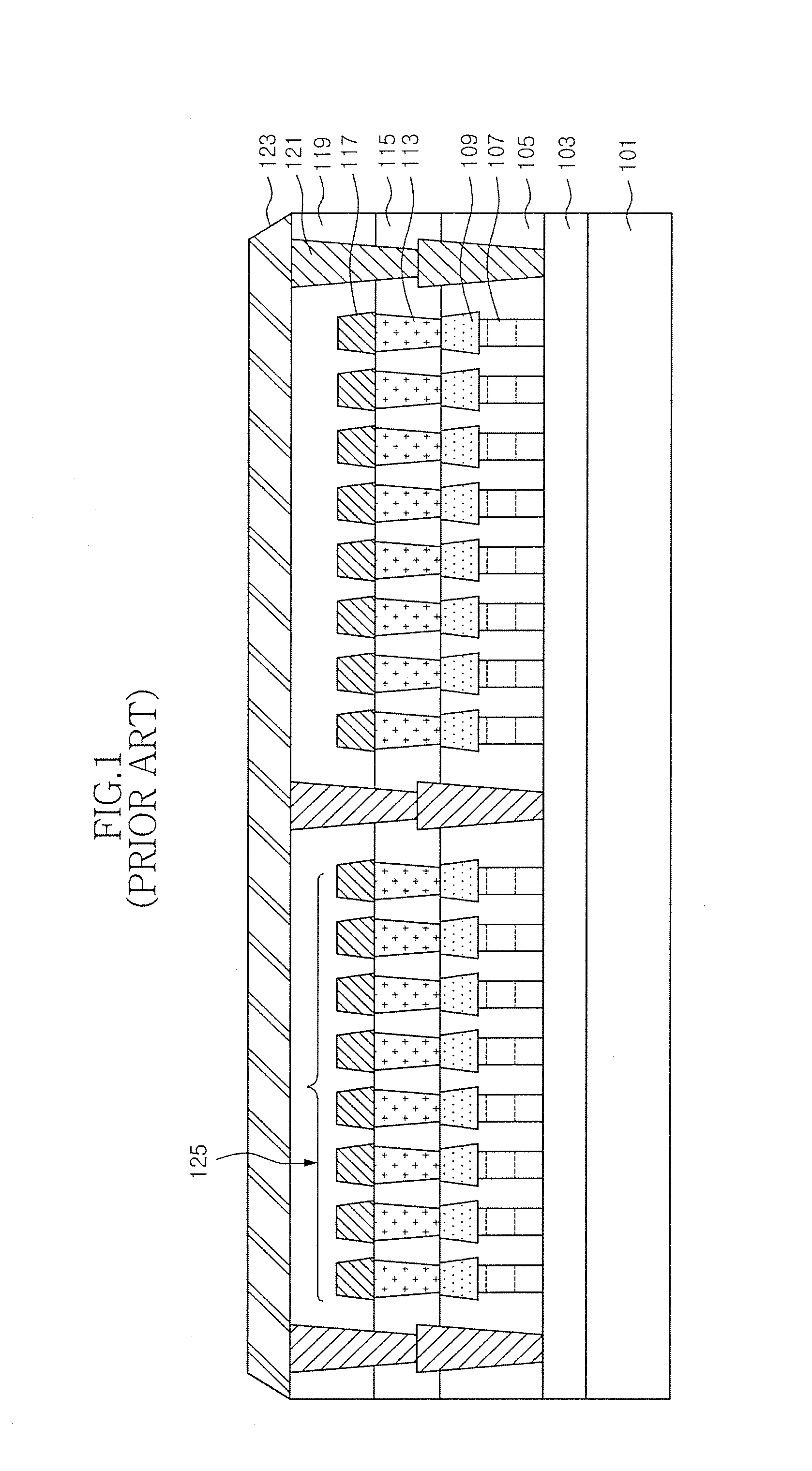 Phase change memory device with alternating adjacent conduction contacts and fabrication method thereof