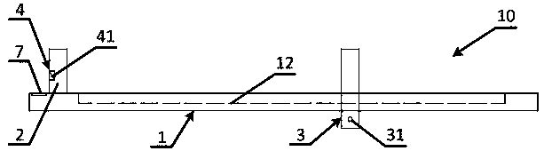 Arc template positioning and adjusting device and method for positioning template by using same