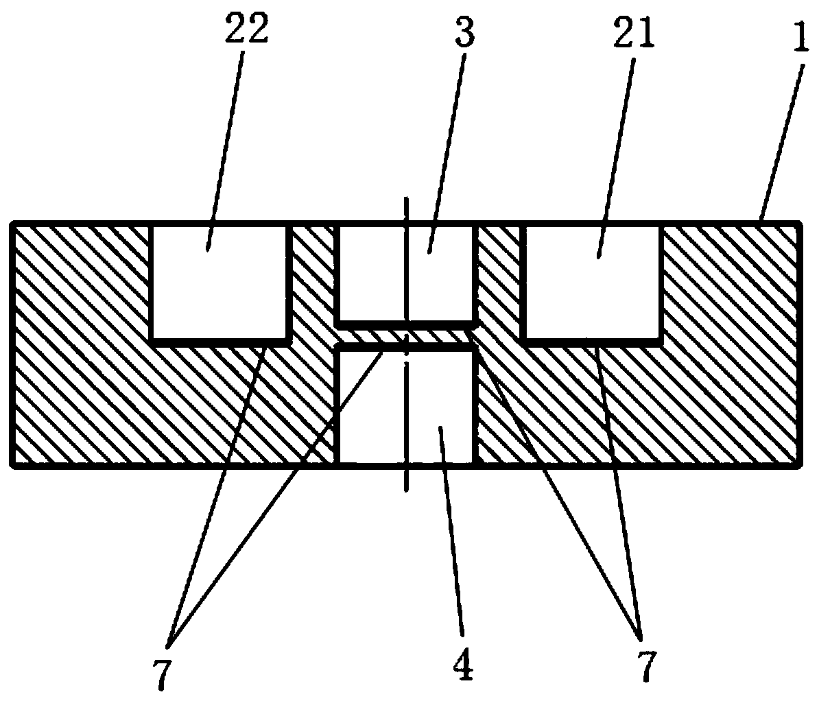 Capacitive coupling structure of dielectric waveguide filter