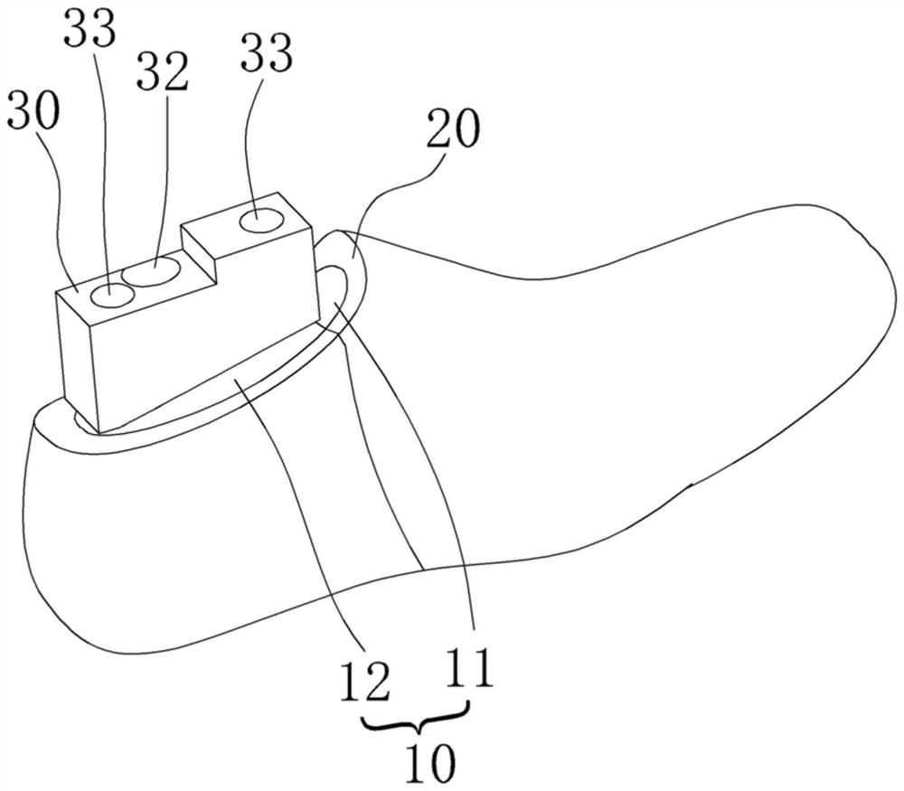 Two-section type composite shoe tree and preparation method thereof