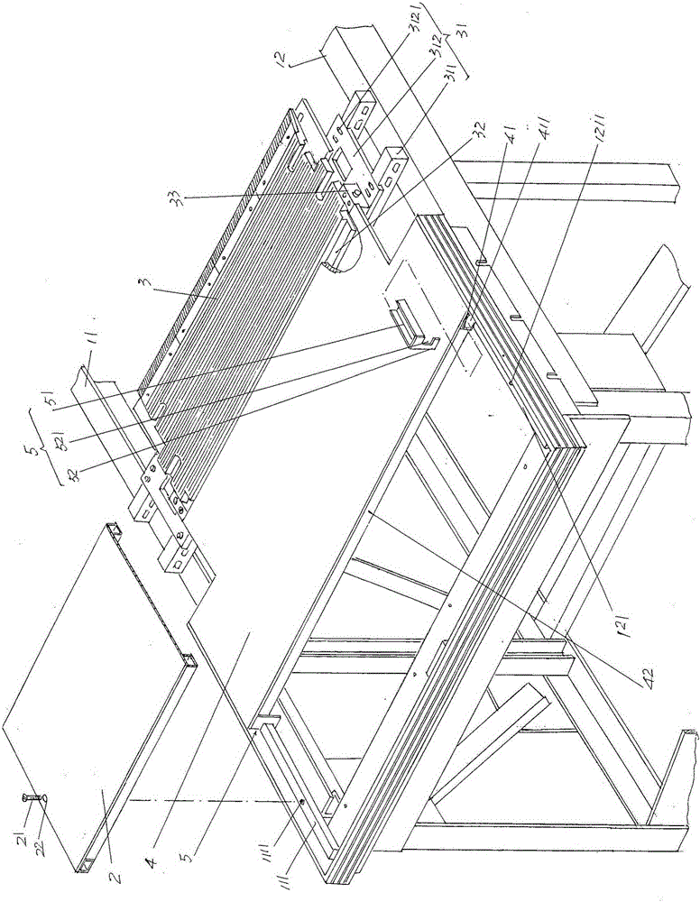 Escalator with front-edge pedal having rollover prevention function
