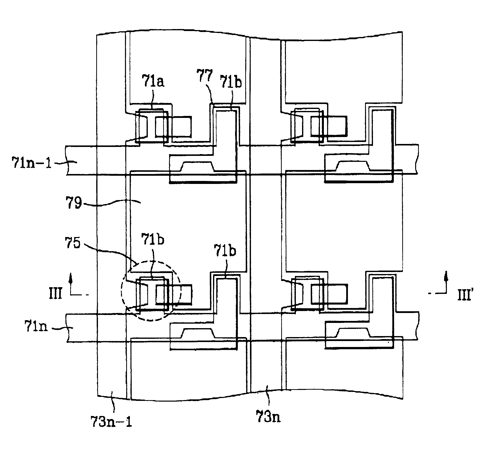 Liquid crystal display device with substantially bilaterally symmetric pixel electrodes