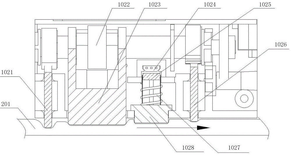 Safe drug injecting pump with displacement pressure detection