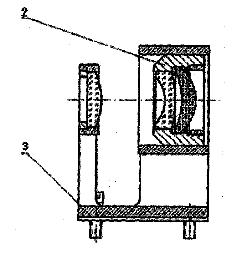 Focusing device in long-focus and heavy-caliber optical system