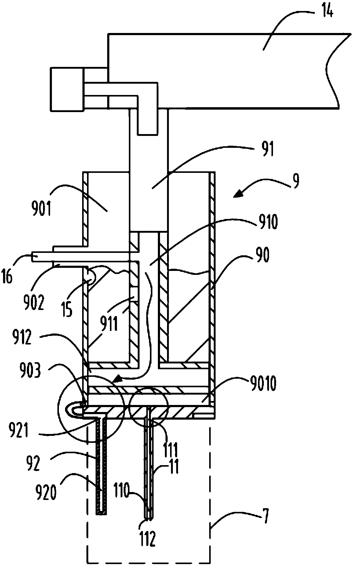 An alkaline dry battery electrolyte centrifugal absorption device