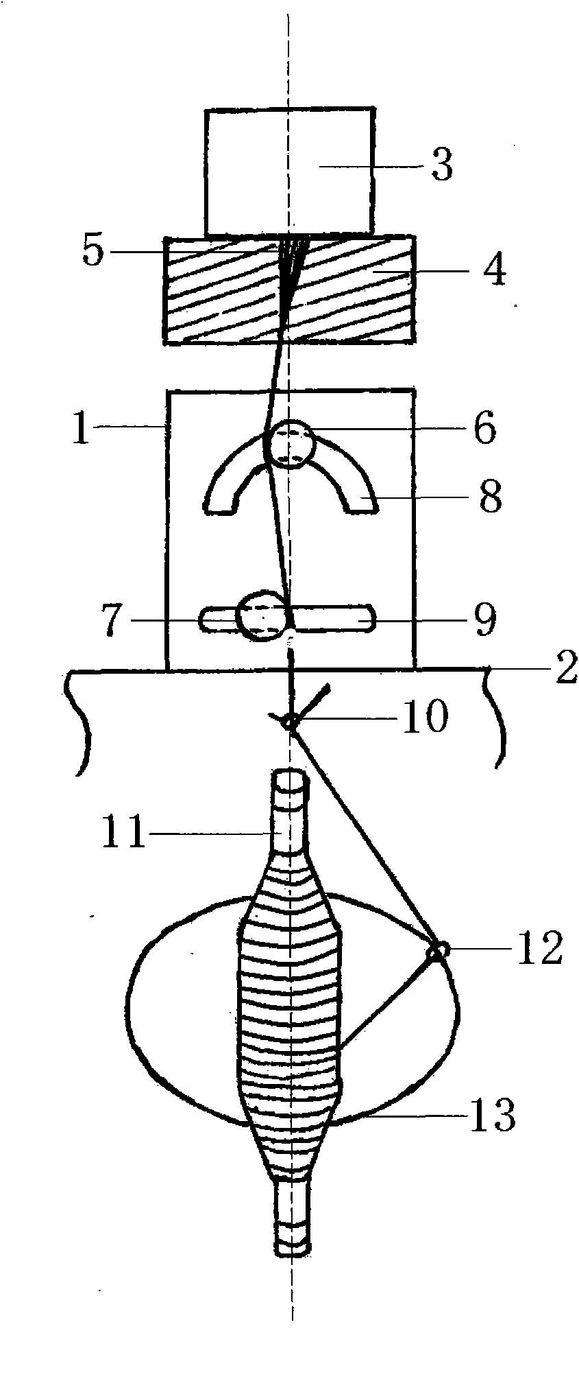 Device for changing form of ring spinning twisting triangular space