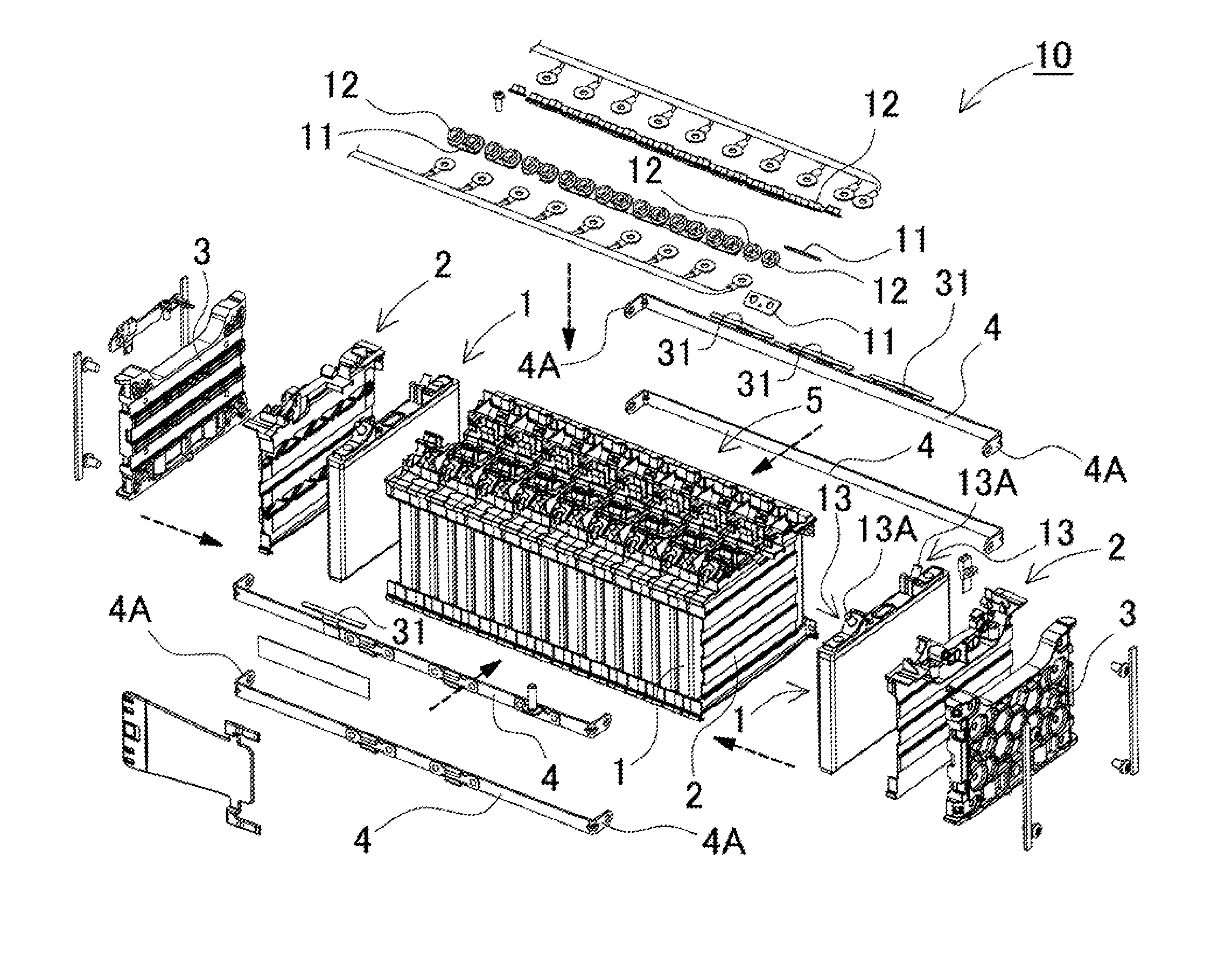 Battery pack for suppressing deviation of central battery cell and vehicle including the same