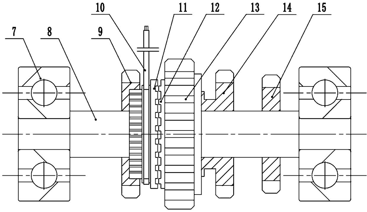 Gear transmission case capable of enabling tricycle to turn round in situ