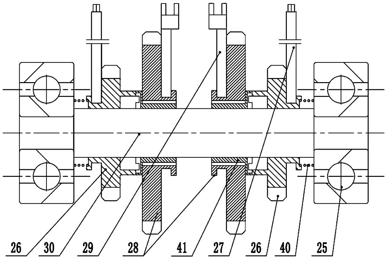 Gear transmission case capable of enabling tricycle to turn round in situ