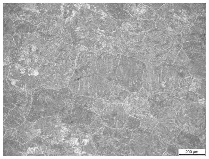 Forming method for achieving structure grain refining of near-beta type titanium alloy thin-wall structural part