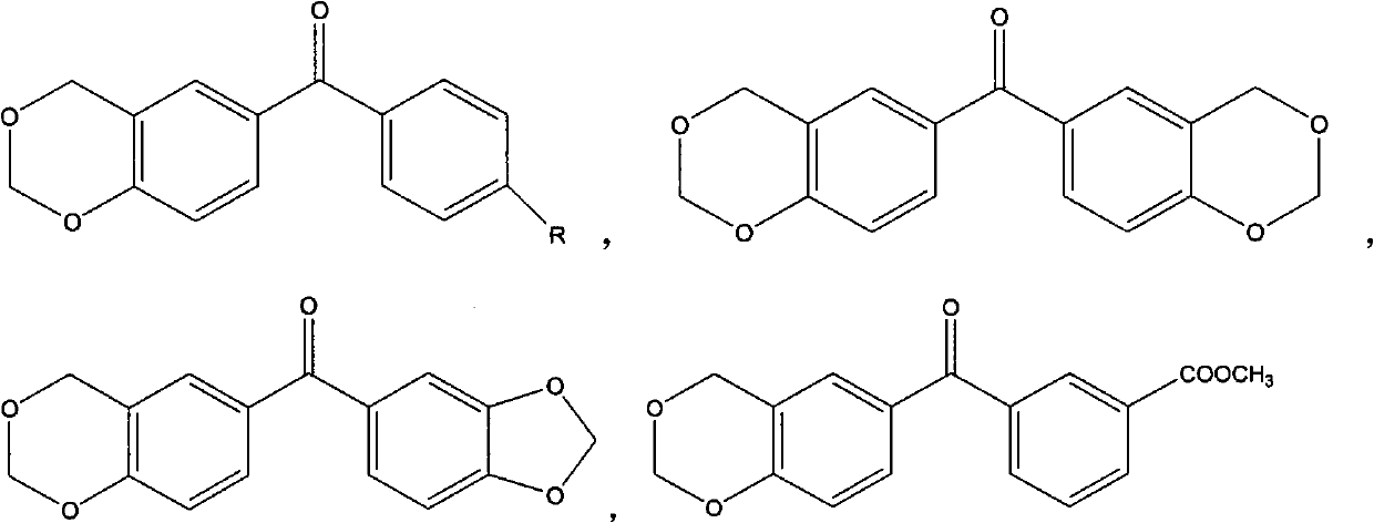 Benzophenone photoinitiator containing cyclic acetal and method for preparing same