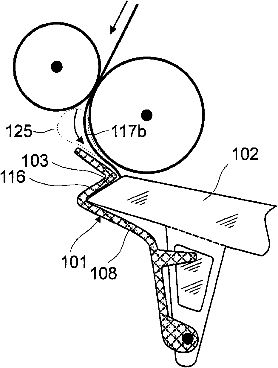 Spinning machine with thread suction device