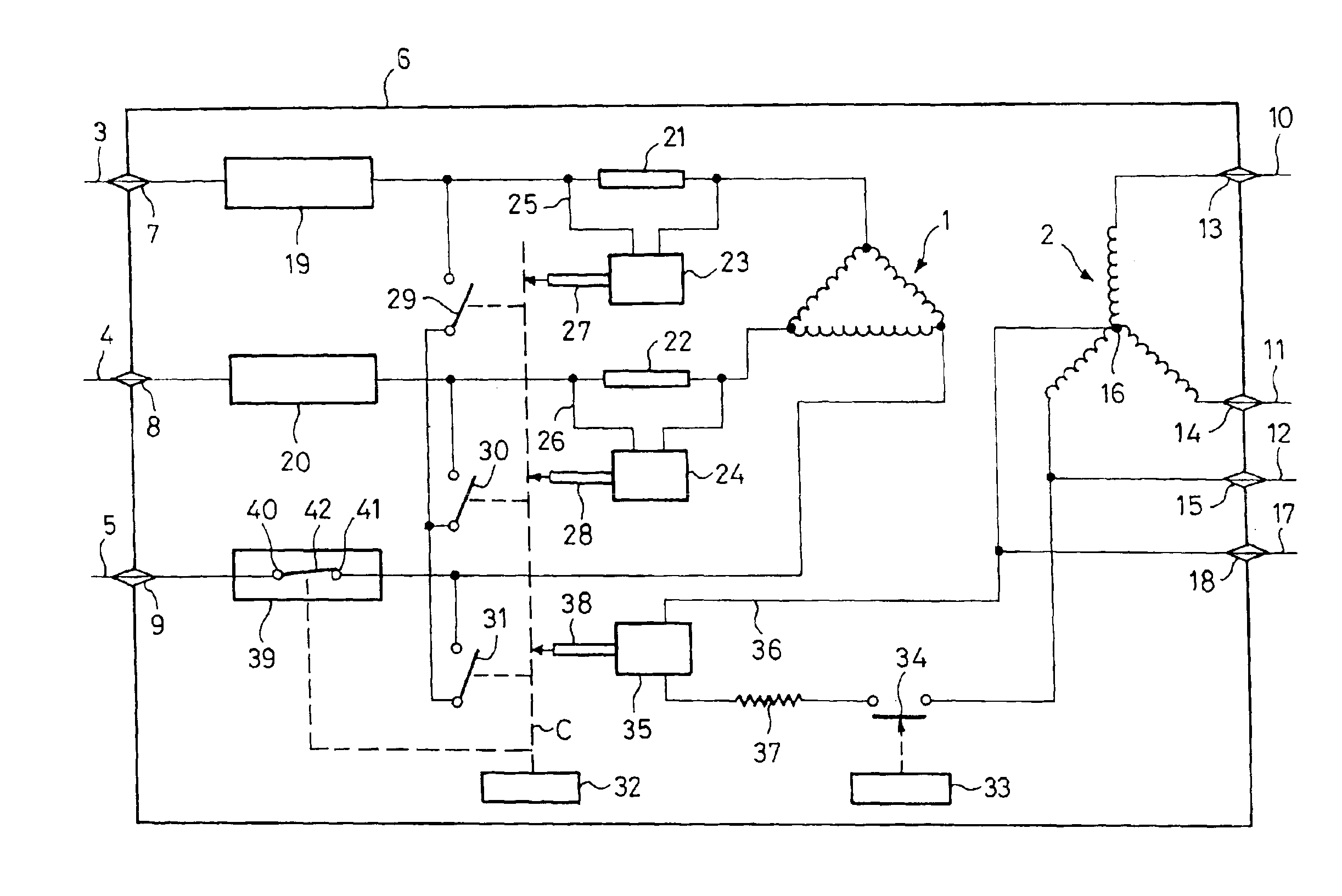 Protection system for protecting a poly-phase distribution transformer insulated in a liquid dielectric, the system including at least one phase disconnector switch