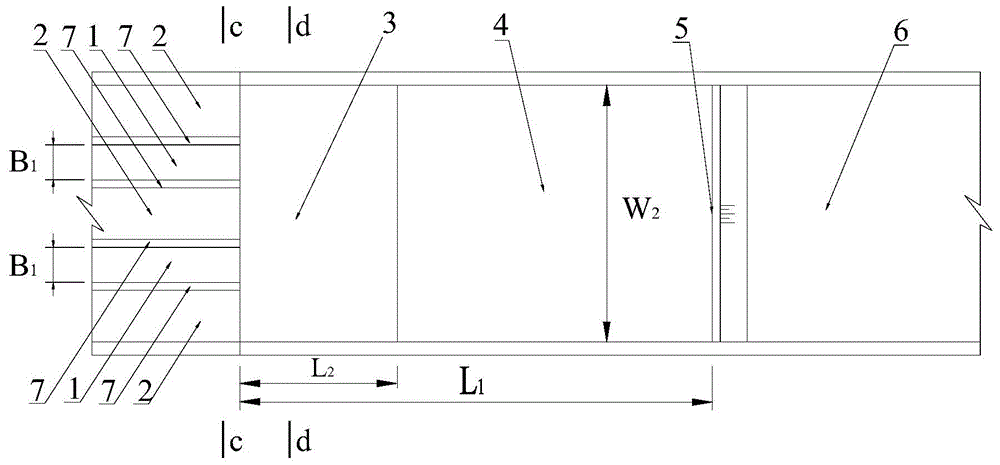 High and low sill stilling pool with double-layer dispersed energy dissipation