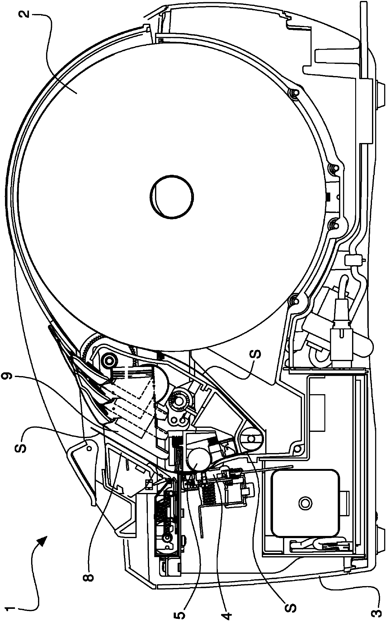 Anti-jamming device for print apparatuses with stacker