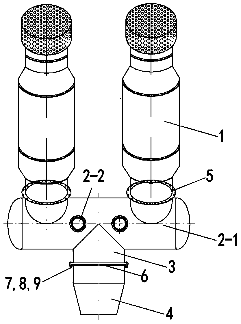 Large-flow partition-plate-type spraying and flushing device of deepwater trencher