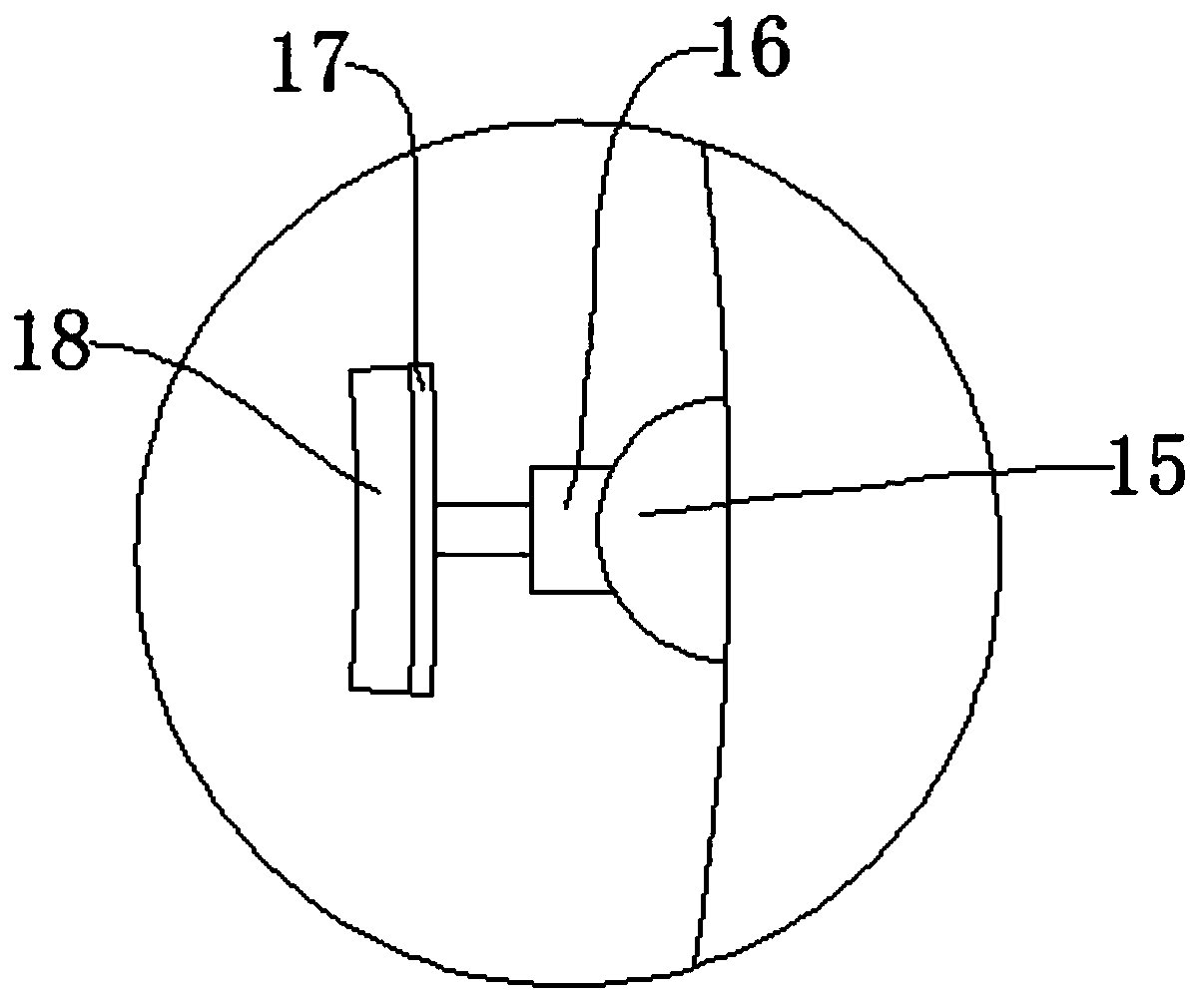 Transplanted tree protecting bracket capable of being rapidly dismounted and mounted for landscaping