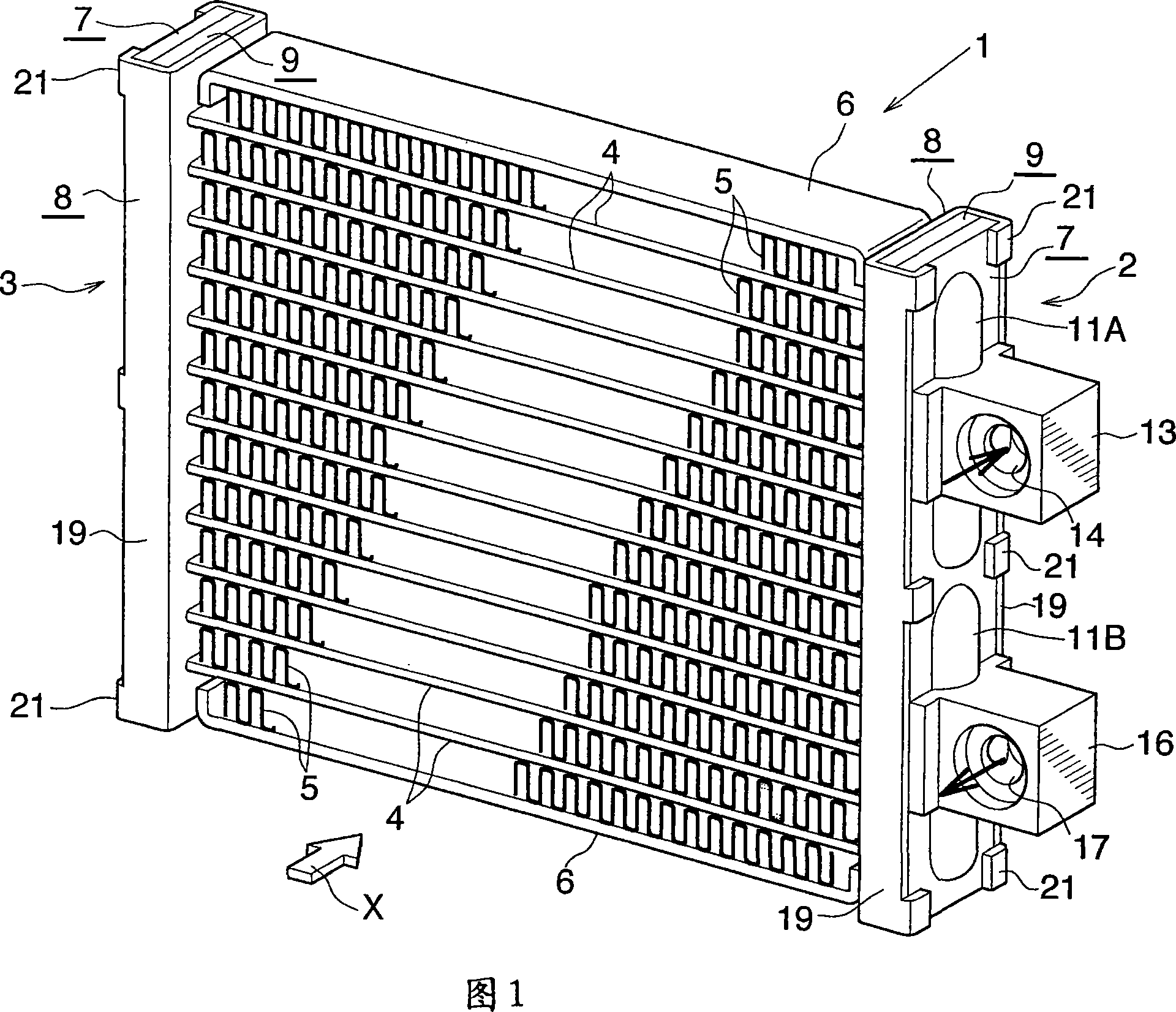 Heat exchanger header tank and heat exchanger comprising same