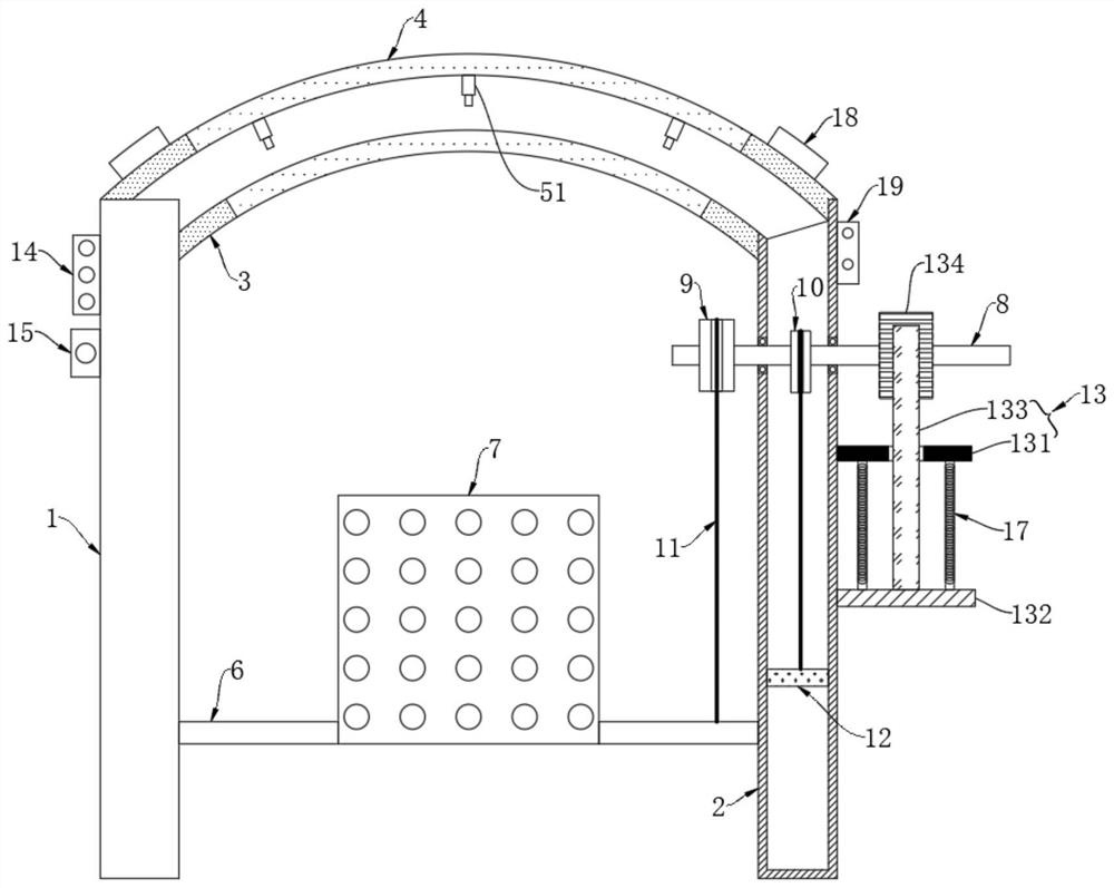 Fishery net cage device capable of being automatically regulated and controlled based on temperature changes