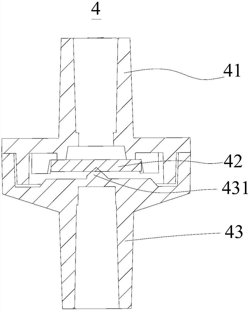 Gravity-resistant infusion structure and using method thereof