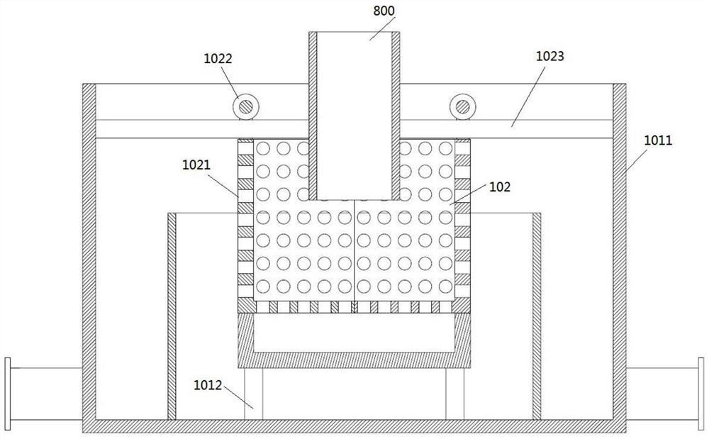 A uniform feeding device for oblique shallow sedimentation thickener with half-type slag separator