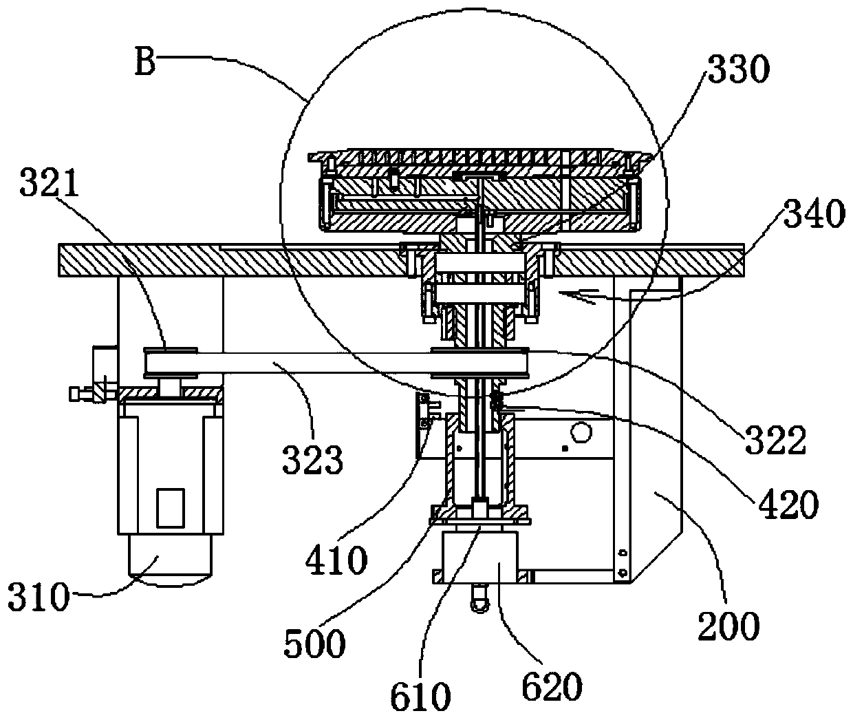 Heating device and spraying type gluing machine