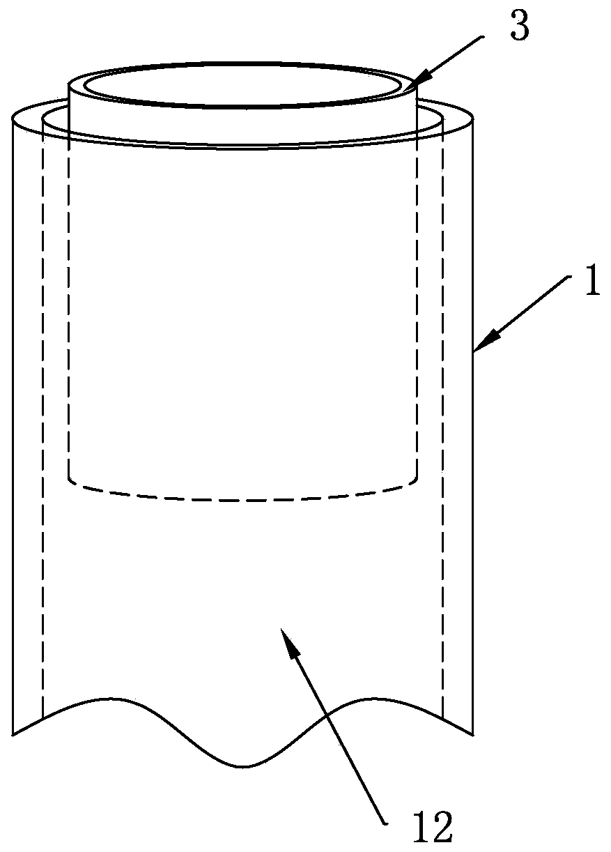 Golf bag with self-lifting club guard