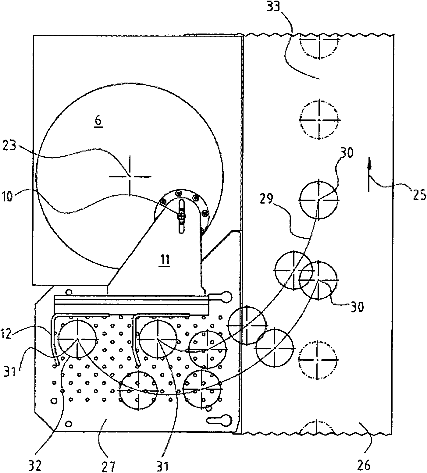 Device that moves glass items onto a conveyor belt