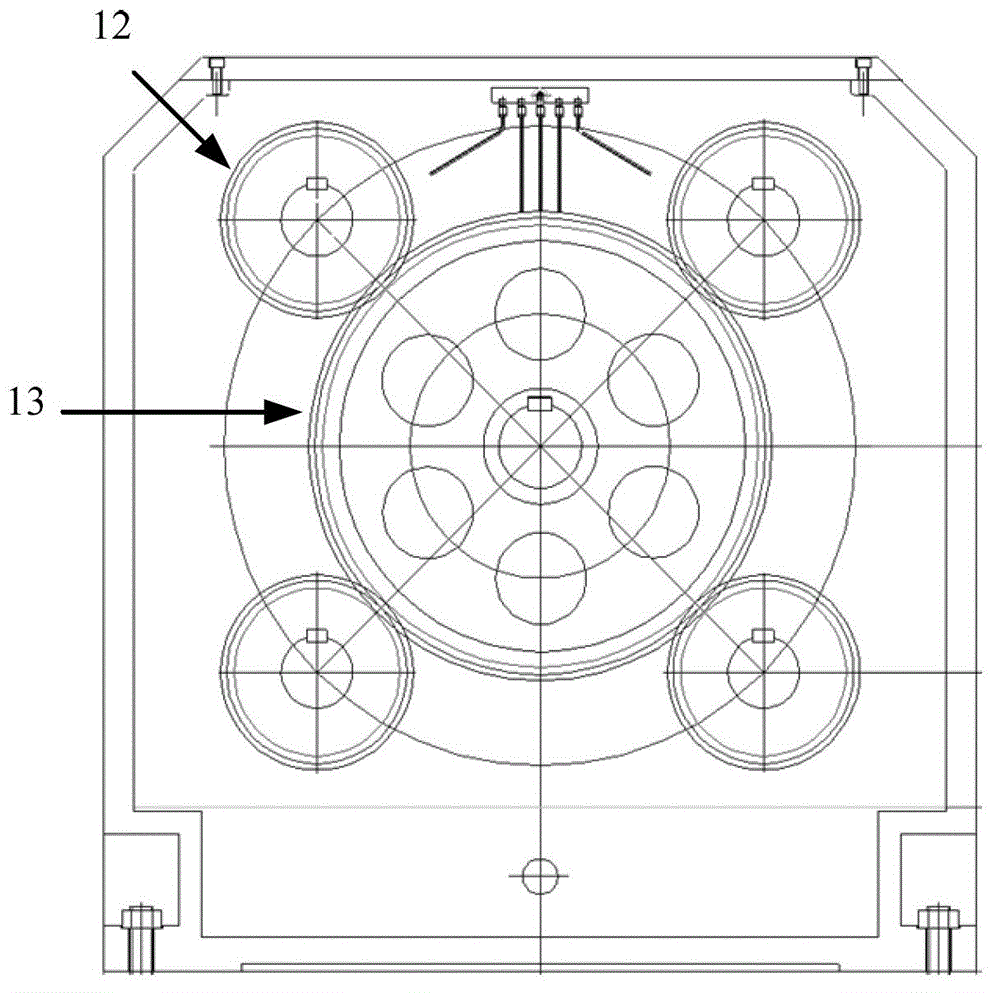 Cutter head driving device for shield tunneling machine and synchronous control method thereof