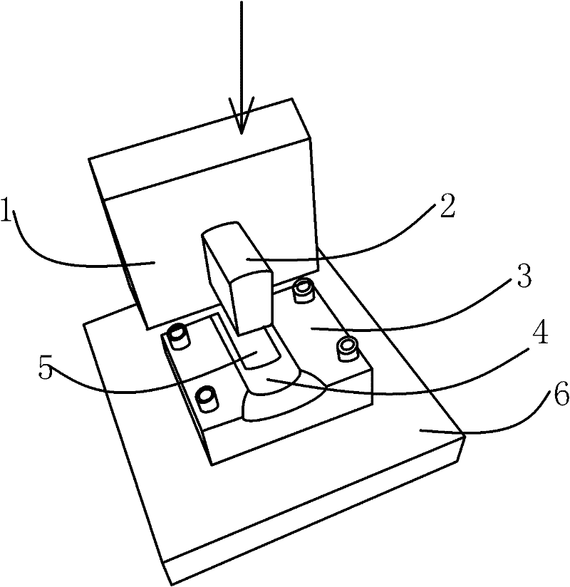 Method for forming notch on pipe and stamping die thereof