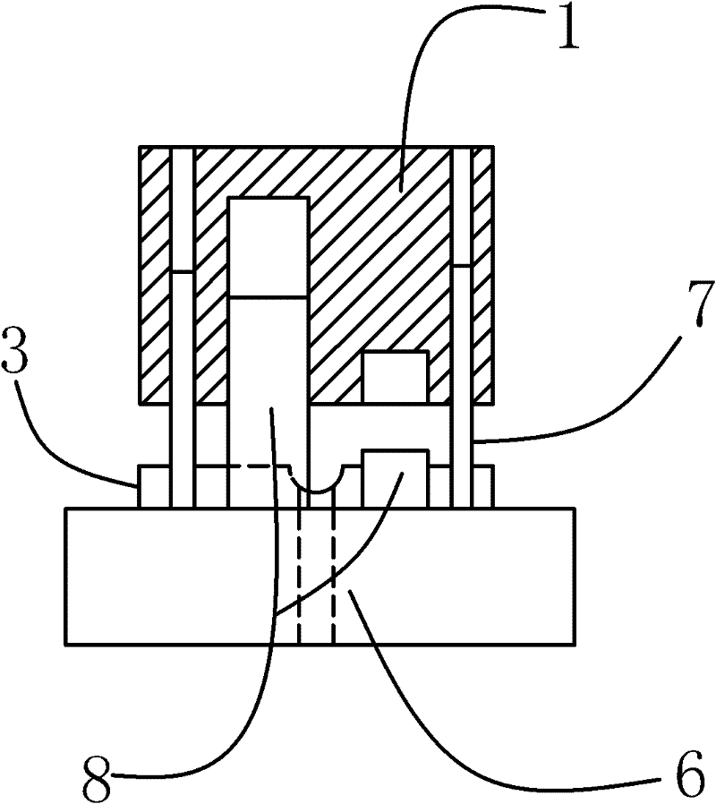 Method for forming notch on pipe and stamping die thereof